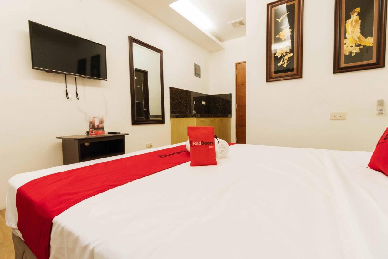 Reddoorz Plus Near Commonwealth Regalado เกซอนซิตี้ ภายนอก รูปภาพ