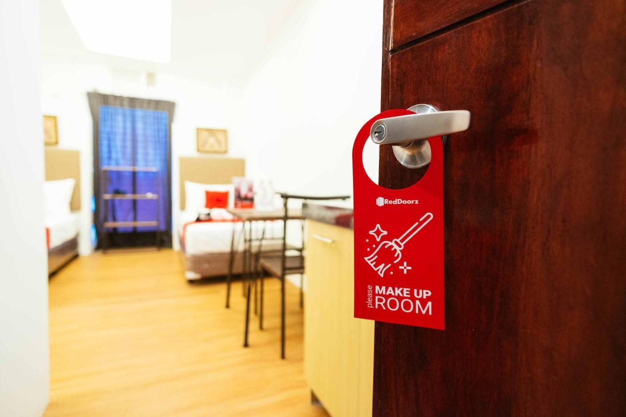 Reddoorz Plus Near Commonwealth Regalado เกซอนซิตี้ ภายนอก รูปภาพ